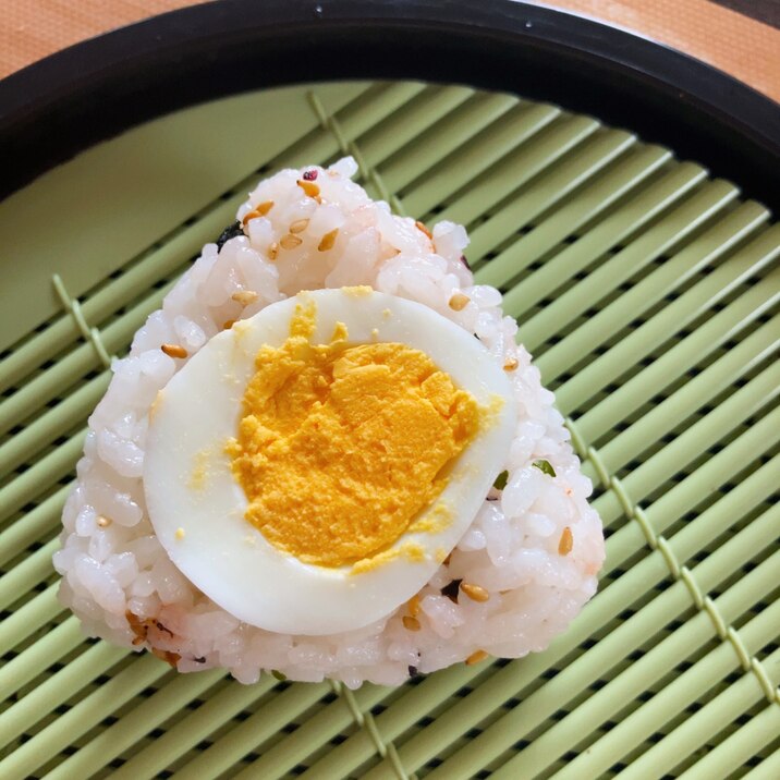 梅昆布茶のゆで卵おにぎり レシピ 作り方 By 桜 咲子 楽天レシピ 梅昆布茶のゆで卵おにぎり レシピ 作り方 By 桜 咲子 楽天レシピ